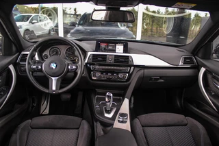 BMW 3-serie Touring 318i Corporate Lease Executive | M Sport pakket | Stoelverwarming | LED | Navigatie Professional | Bluetooth | Sportstoelen | M-sportstuur | PDC | Shadow Line / 4