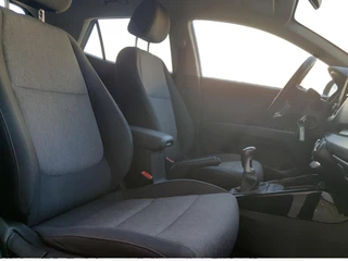 Kia Stonic 1.0T DynamicLine | Camera | Climate control | Apple Carplay / Android Auto | Cruise control | Parkeersensoren achter | Lichtmetalen velgen 16inch | / 18
