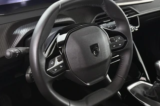 Peugeot 2008 1.2 PureTech 100 Allure Camera Apple CarPlay 17" / 12