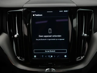 Volvo XC60 2.0 T6 AWD + Black Edition 350PK Pano | Trekhaak / 33