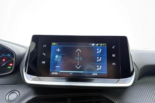 Peugeot e-2008 EV Allure 50 kWh | 100% SOH! l Apple Carplay/Android Auto l Bluetooth l DAB l Cruise Control l Climate Control l Navigatie l Lichtmetalen Velgen l PDC Achter / 21