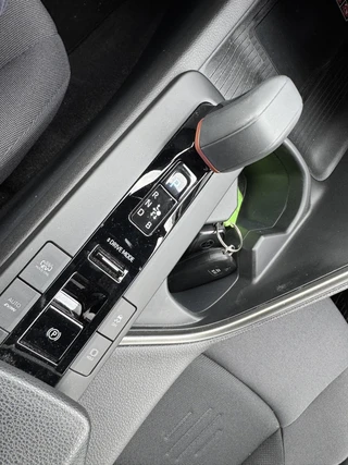 Toyota C-HR 2.0 PLUG-IN HYBRID 220 FIRST EDITION STOEL/STUURVERW BLIND-SPOT PARK-SENSOREN NAVI APPLE/ANDROID EL-ACHTERKLEP 18" LM-VELGEN / 33