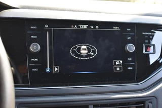Volkswagen Taigo 1.0 TSI R-Line Business Automaat | 3X R-Line | IQ-Light | Trekhaak | BSM | Navi | Digitaal Dash | Stoelverwarming | 12 mnd BOVAG garantie | Whatsapp 06-53188999 / 14