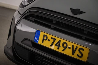 MINI 5-Deurs 1.5 Cooper Business Edition | CLIMA | STOELVERWARMING | DAB | APPLE | MOONWALK GREY / 16