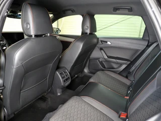SEAT Leon Sportstourer 1.5 eTSI 150pk DSG-7 FR Business Intense / 17