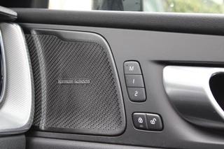 Volvo XC60 2.0 T8 Plug-in hybrid AWD Ultra Dark  | Head-Up | Panoramadak | Leder | H&K | BLIS / 27