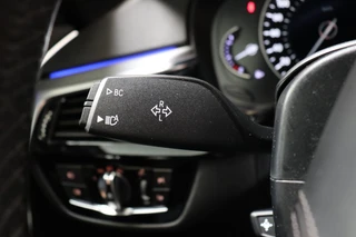 BMW 5 Series Touring 520i High Executive M Sport Pakket Automaat  / Navigatiesysteem Professional / Adaptieve LED-koplamp / Hifi / Climate Control / Parkeersensoren / Sfeerverlichting / Chrome Line / Sportstoelen / Cruise Control / Stoelverwarming / 32