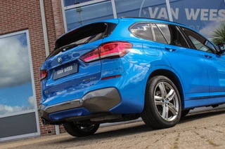BMW X1 xDrive25e High Executive M sport | 1e eigenaar | Dealer onderhouden | Panoramadak | Apple Carplay | Camera | LED adaptief | Head-up | Stoelverwarming | Cruise control / 44