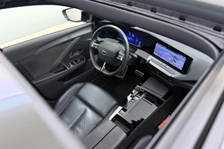 Opel Astra 1.6 Hybrid GS Line 180pk | Automaat | Full Options | Lederen Bekleding | LED Matrix | Trekhaak | Stoelverwarming-verkoeling | 18" Lichtmetalen Velgen | Panoramadak / 14