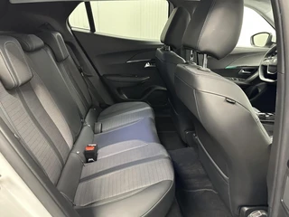 Peugeot 2008 1.2 PureTech Allure Pack CAMERA TREKHAAK ECC CRUISE LM NAVI CARPLAY. / 16
