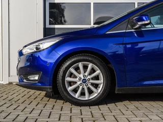 Ford Focus Wagon 1.0 Titanium Edition Xenon | Keyless | Navi | Camera | Stoel+stuurverwarming | Cruise control | PDC v+a / 27