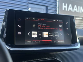 Peugeot 208 1.2 PureTech 100pk Allure | Automaat | Parkeercamera/-sensoren | Navigatie | Cruise Control | Climate Control | Full LED | Apple Carplay/Android Auto | DAB | Lichtmetalen velgen | / 16