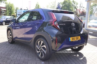 Toyota Aygo X PULSE APPLE/ANDROID STOELVERWARMING KEYLESS CAMERA CLIMA 17"LMV EL-SPIEGELS PRIVACY-GLASS / 2