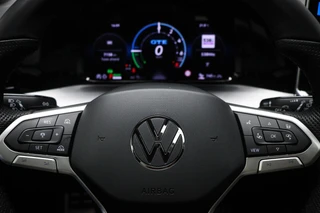 Volkswagen Golf 1.5 eHybrid GTE | LEDER | PANORAMADAK | HEAD UP | STOELVENTILATIE | STUURVERWARMING | TREKHAAK | 18" / 38