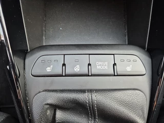 Kia Stonic 1.0 T-GDi MHEV DynamicPlusLine | Cruise Control | Climate Control | Stoelverwarming | Stuurverwarming | Navigatie | Camera | Privacy Glass | / 19