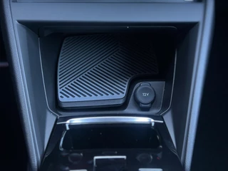 Citroen C4 1.2 Hybrid 145pk Collection | Comfort Seats | Voorruit-/Stoelverwarming | Navigatie | Climate Control | Apple Carplay/Android Auto | Cruise Control | Full LED | DAB | / 19