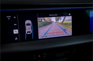 Porsche Macan 4 100 kWh  Pano Luchtvering Sport Chrono Matrix Passenger Display / 37