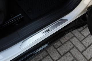 Jeep Compass 4xe 240 Plug-in Hybrid Electric Summit | Panoramadak | Leder | 360 | Stoelverwarming/ventilatie | BLIS / 55