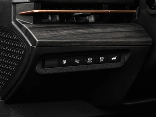 Nissan Ariya Evolve 91 kWh | SOH 99% | Panoramadak | Trekhaak | ACC | HUD | Voorstoelen verwarmd en geventileerd | Warmtepomp | 360 Camera | 19" / 49