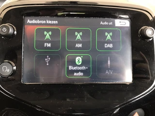 Citroën C1 1.0 VTi Shine Achteruitrijcamera | Navi | Airco / 16