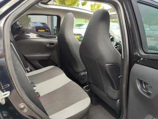 Toyota Aygo 1.0 VVT-i X-WAVE CABRIO / 29