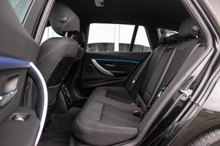BMW 3-serie Touring 320i F31 M Sport Edition | M-pakket | 2e eigenaar | 18 inch | LED | Automaat | PDC | Cruise-control | Climate-control | 4 cilinder | 184 pk | Origineel / 19