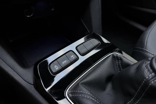 Opel Mokka 1.2 Turbo 130pk Ultimate | Climate Control | Adapt. Cruise control | Navi via Apple Carplay/Android Auto | Alcantara bekleding | Massagefunctie | Zwart dak | 18" Lichtmetalen velgen / 24