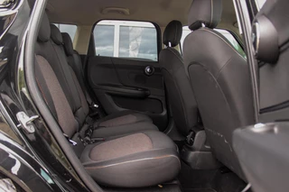 MINI Countryman 1.5 Cooper Essential | 1e eigenaar | NL auto | Driving Assistant | Camera | Sportstuur | Keyless entry | Stoelverwarming | LED | Carplay | DAB | Navigatie | PDC / 19