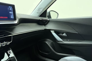 Peugeot 2008 1.2 PureTech Blue Lease Allure 130 PK | Handgeschakeld | Trekhaak | Navigatie | Climate Control | Airco | Cruise Control | Camera | Licht Metalen Velgen / 29
