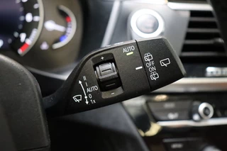 BMW X3 xDrive20i High Executive xLine Automaat  / Navigatiesysteem Professional / Panoramadak / Trekhaak / Leder / Parkeersensoren voor+achter / 19 Inch / Sportstoelen / LED / Stoelverwarming / Climate Control / 36