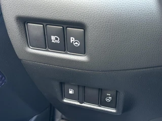 Toyota C-HR 1.8 Hybrid Bi-Tone Plus / 13