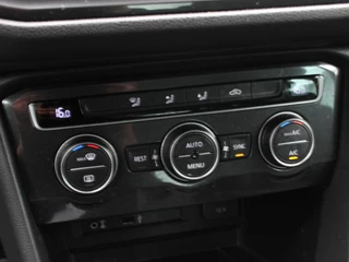 Volkswagen Tiguan 1.4 TSi 125 Pk Connected Series | Cruise Control | Navigatie | Climatronic | Parkeersensoren | 17 Inch | 158.663 Km !! / 15