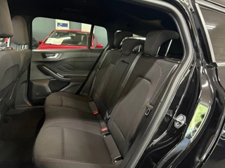 Ford Focus Wagon 1.0 EcoBoost Hybrid ST Line Style/ NL auto/ Achteruitrijcamera/ Sensoren / 35