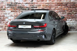 BMW 3 Serie Sedan 320i High Executive M Sport Pakket Automaat  / Live Cockpit Professional / Schuif-/kanteldak / Achteruitrijcamera / Stoelverwarming / DAB / Shadow Line / Apple CarPlay / LED / 19 Inch / Extra Getint Glas / 5