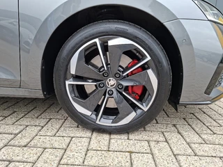 Skoda Octavia 1.4 TSI * RS iV * Navigatiesysteem * Parkeercamera * Stoelverwarming * Head up display * / 10