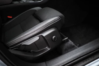 Volvo XC40 2.0 T4 | PANORAMADAK | BLIS | DAB | APPLE | ON CALL | 20" / 14