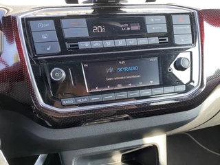 Volkswagen up! 1.0 TSI GTI 116 pk  | 17 inch lichtmetaal | stoelverwarming | climate control | zwart dak-spiegels | NL auto / 24