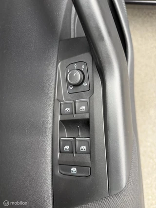 Volkswagen Polo 1.0 TSI Style VOL! CLIMA*ADABCR*PDC*CARPLAY*IQLICHGTS* / 32
