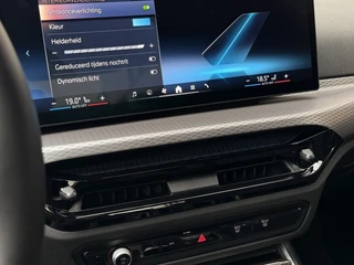 Bmw 3-serie 330i xDrive M-sport | 360 Camera | Keyless | Sfeerverlichting | / 24