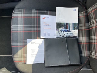 Volkswagen up! 1.0 TSI GTI 116 pk  | 17 inch lichtmetaal | stoelverwarming | climate control | zwart dak-spiegels | NL auto / 35