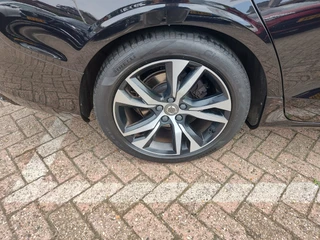 Volvo S60 2.0 T4 R-DESIGN AUTOMAAT  Lederen sportstoelen | Open dak | Harman Kardon | HUD / 36