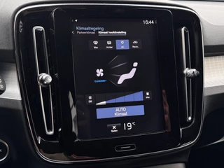 Volvo XC40 1.5 T3 Momentum Pro | NL-Auto | Elek. Achterklep | Parkeersensoren | Navigatie / 18
