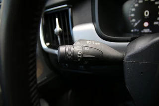 Volvo S90 2.0 T5 Momentum Business Pro / 24