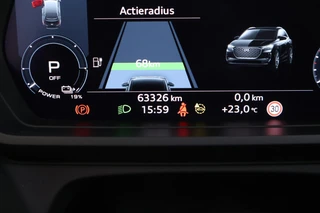 Audi Q4 e-tron 40 Launch edition S Competition 204pk 77 kWh SOH 87% Trekhaak Camera Leder Keyless Stoelverwarming ACC Panoramadak S-Line / 40