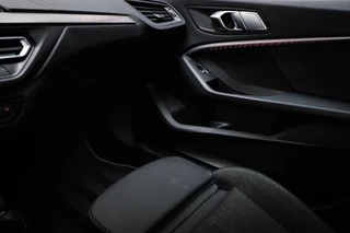 BMW 1-serie 118i Business Edition | SPORT LINE | PANORAMADAK | SPORTSTOELEN | DAB | APPLE / 33