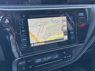 Toyota Auris 1.8 Hybrid Executive / 14