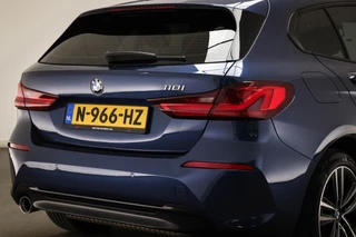 BMW 1-serie 118i Business Edition | SPORT LINE | PANORAMADAK | SPORTSTOELEN | DAB | APPLE / 19