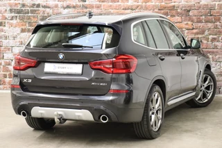 BMW X3 xDrive20i High Executive xLine Automaat  / Navigatie Professional / Leder / Trekhaak / 19 Inch / Adaptieve LED-koplampen / Stoelverwarming / Ambiance Verlichting / Parkeersensoren voor+achter / Sportstoelen / 5
