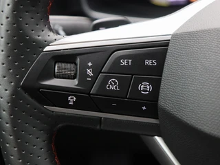 SEAT Leon Sportstourer 1.5 TSi e-Hybrid 204 Pk Automaat FR Business | Trekhaak | Carplay | Virtual Cockpit | Keyless | Adaptive Cruise | Stoel- en Stuurverwarming | 17 Inch / 26