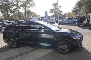 Ford Focus Wagon 155PK ST-LINE-X AUTOMAAT BTW AFN-TREKHAAK EL-ACHTERKLEP HEAD-UP BLISS WINTERPACK 4JAAR/100.000KM FABR.GARANTIE / 12